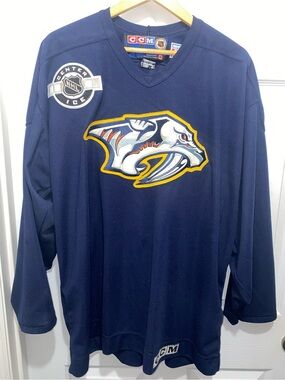 CCM Navy Blue Nashville Predators Hockey Jersey w Team Crest Mike Dunham 90s